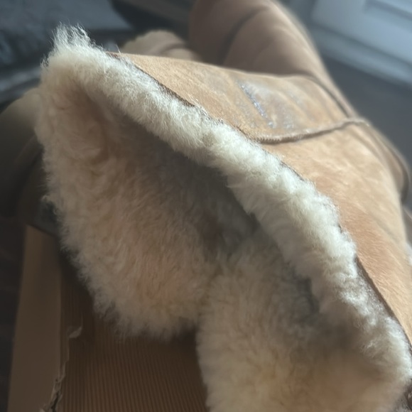 Ugg Bailey button triplet, bomber boot, size 8 - Picture 8 of 8